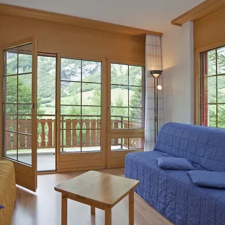 莱斯奈特赫拉酒店 *